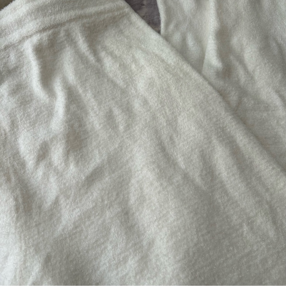 Knix Cozzzy lounge set size L crew neck cuffed pant winter white... - Picture 15 of 15